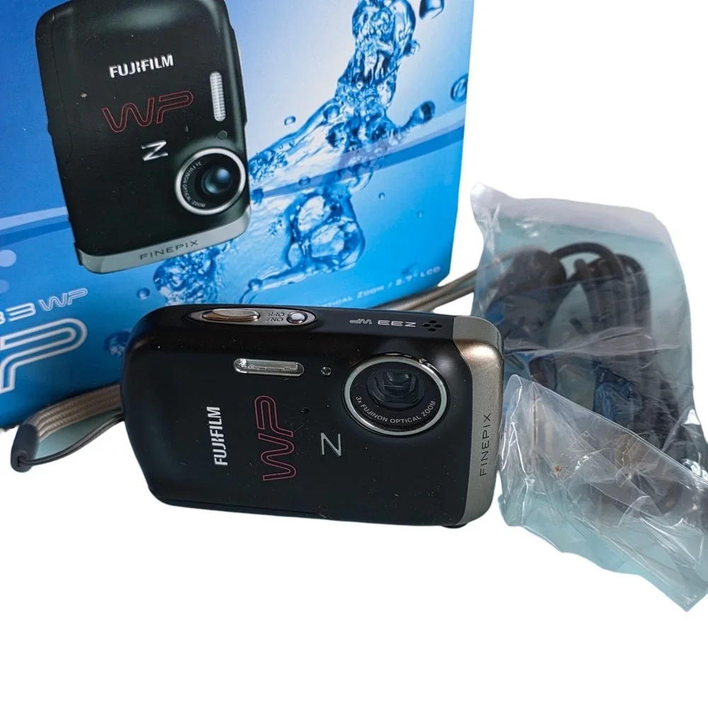 Fujifilm FinePix Z33WP 10 MP Digital Camera‎ Water Proof Charger 16GB Card Box